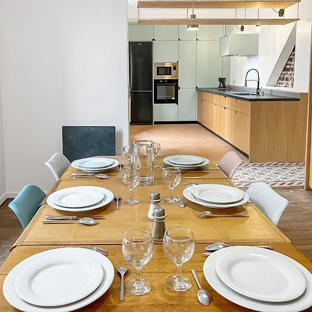 Holiday home Maison Atypique Acces Direct Paris, Cuisine Design Bois-Colombes
