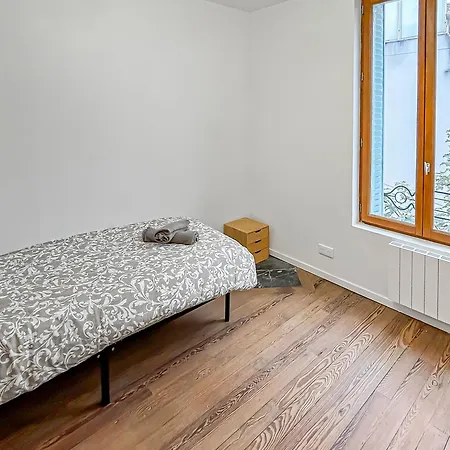 Maison Atypique Acces Direct Paris, Cuisine Design Holiday home *