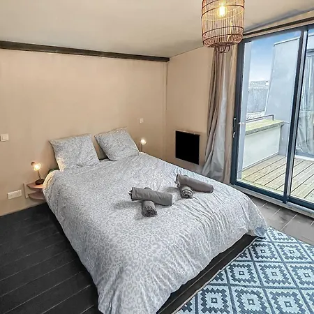 Maison Atypique Acces Direct Paris, Cuisine Design Holiday home Bois-Colombes
