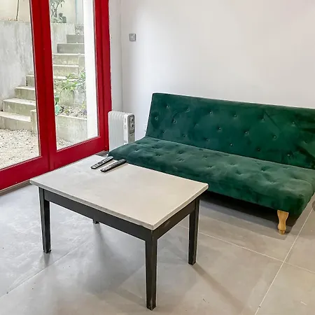 Holiday home Maison Atypique Acces Direct Paris, Cuisine Design Bois-Colombes